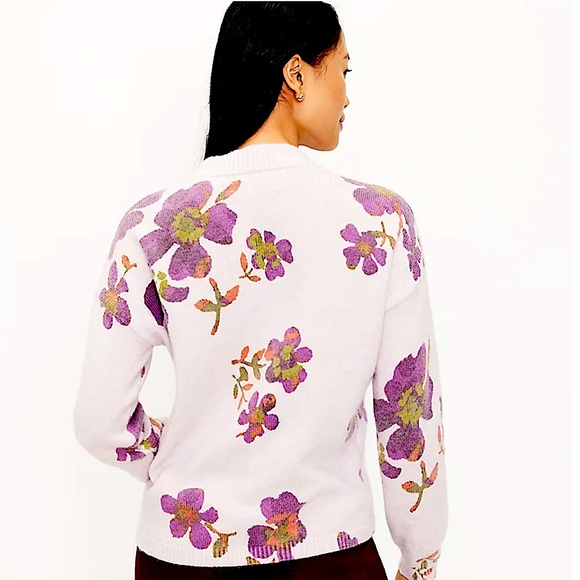 💥EUC💥 Floral Mock Neck Sweater - Pale Lavender - Sz Medium✨✨✨ - Picture 4 of 8